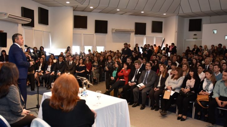 Rolando Figueroa: “un título nos debe comprometer a defender la educación pública día a día”