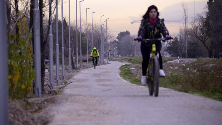 Con un 50% de ejecución, avanza la iluminación de la bicisenda que une el oeste con el centro