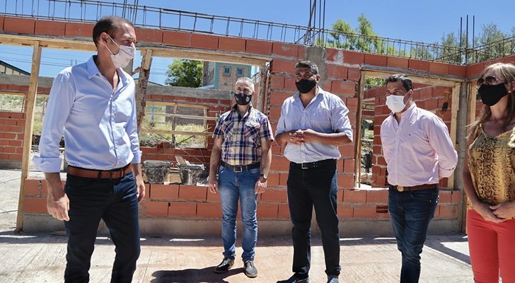 Gutiérrez anunció una base para el SIEN y recorrió obras en Zapala