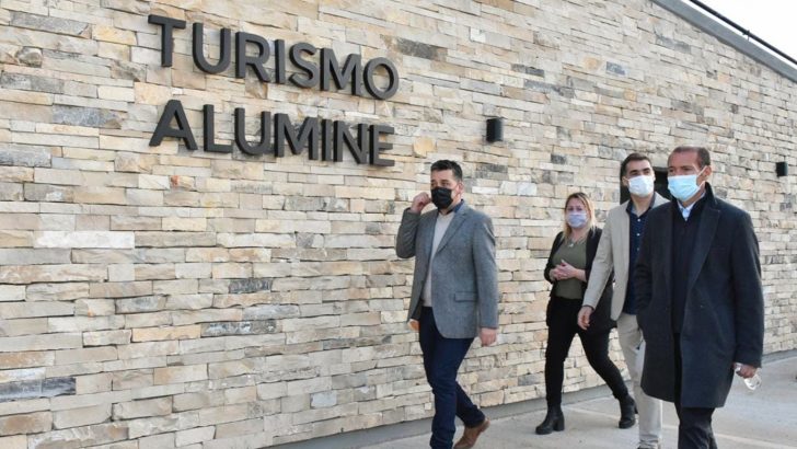 Gutiérrez y Álamo inauguraron edificios en la costanera de Aluminé