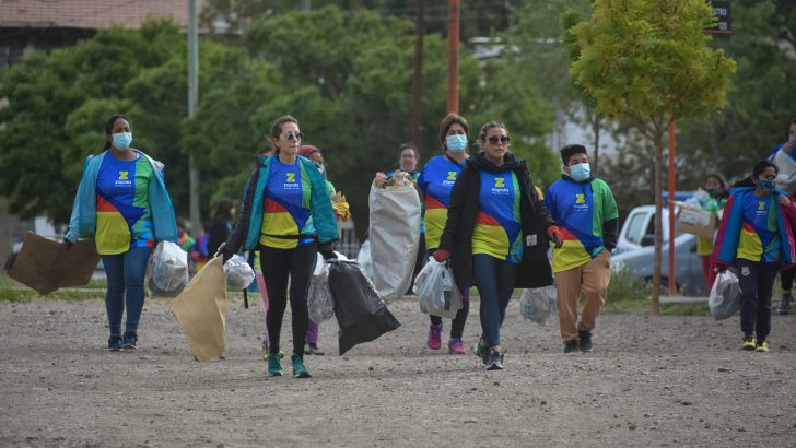 La primera edición de la “Reciclatón” reunió a cientos de zapalinos y zapalinas