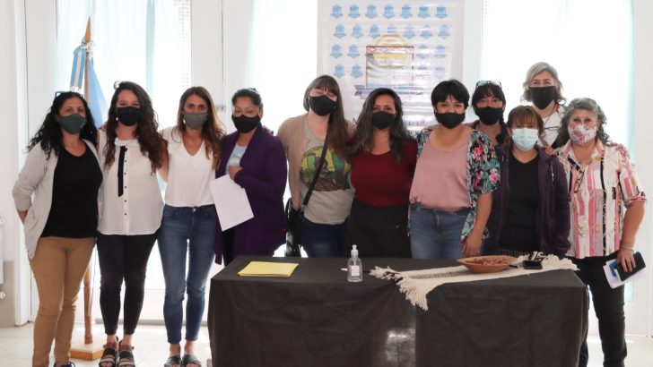 Se realizó una nueva entrega de Microcréditos solidarios para emprendedoras y productoras de Villa Pehuenia Moquehue