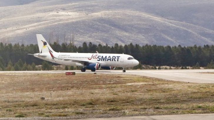 El primer vuelo low cost arribó a San Martín de los Andes