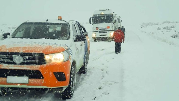 Refuerzan los operativos en las rutas por la temporada invernal